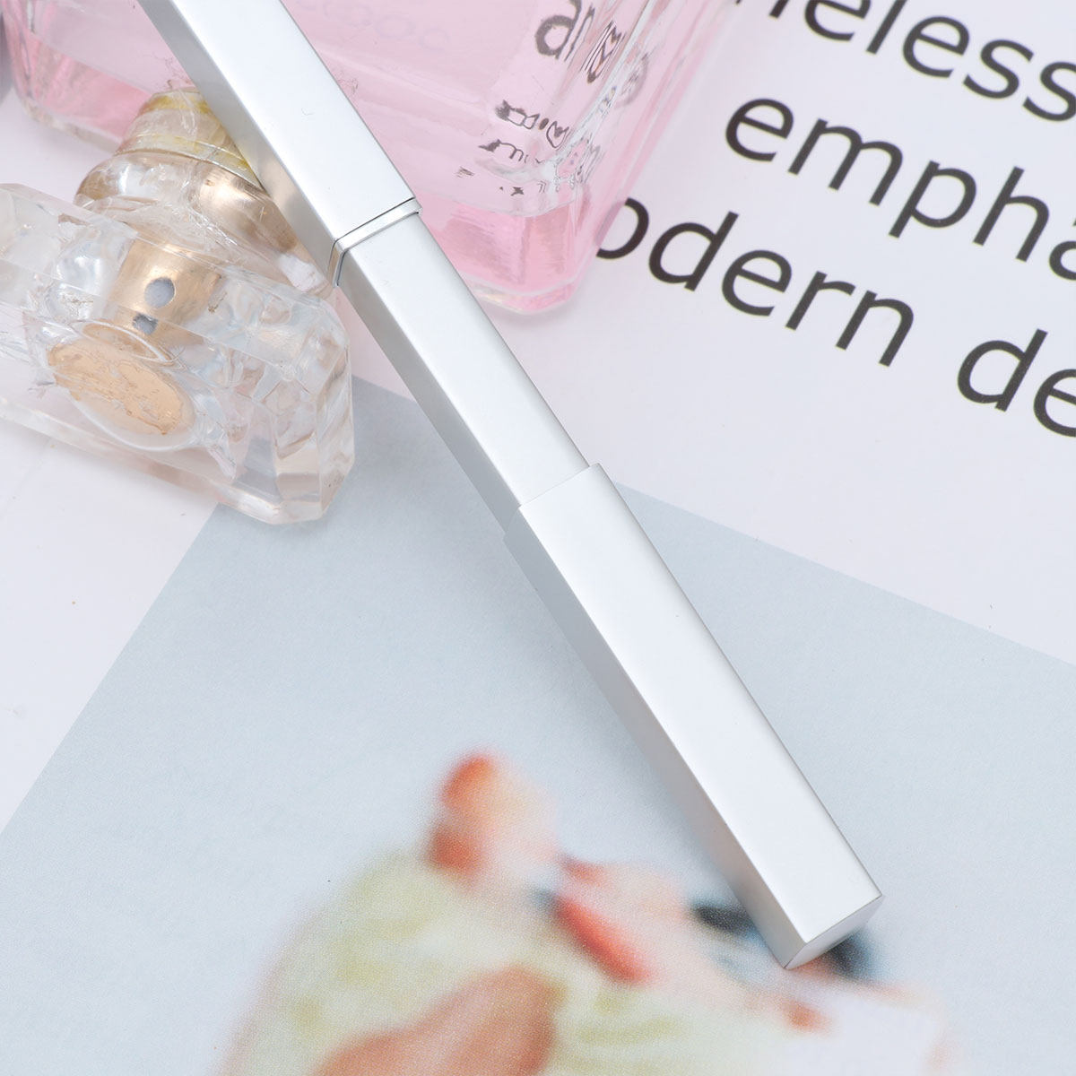 Retractable Lip Brush Soft Ela - đánh giá và giá Body Brush